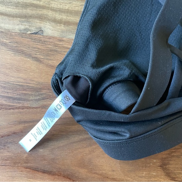 NWT Running Girl Criss-Cross Strappy Sports Bra Medium Support Removable Cups - Picture 12 of 13